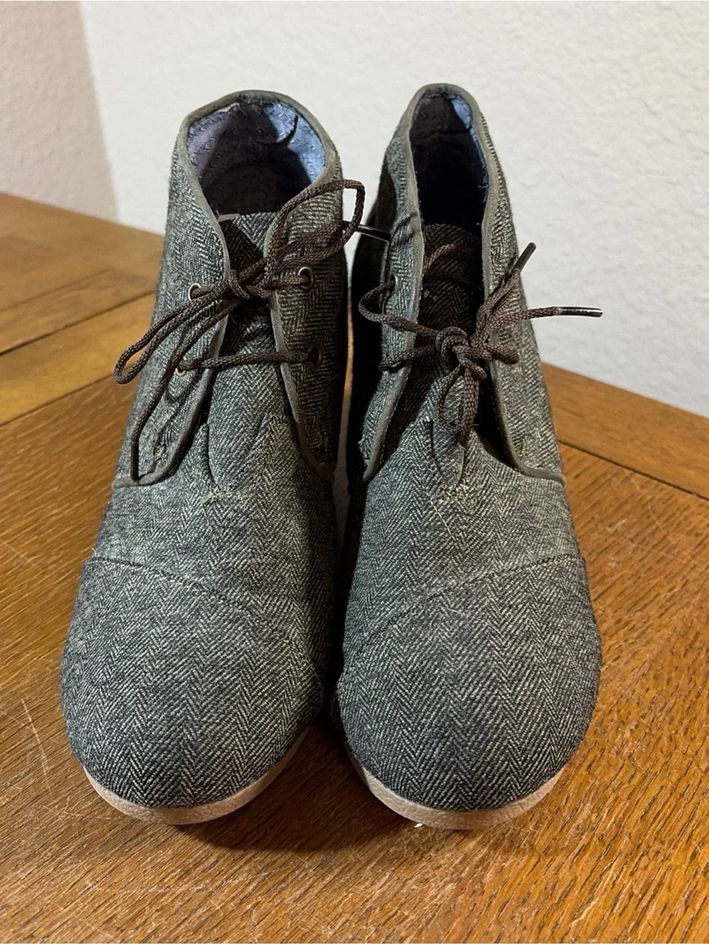 TOMS Boots Women’s Size 9 Desert Wedge Lace Up Ankle Bootie Green Fabric Casual